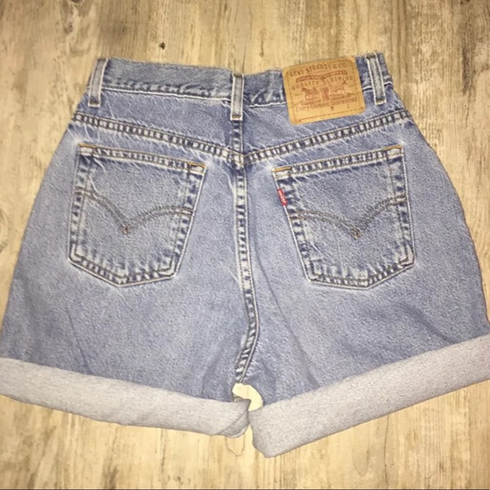 Light Wash Denim Levi Shorts